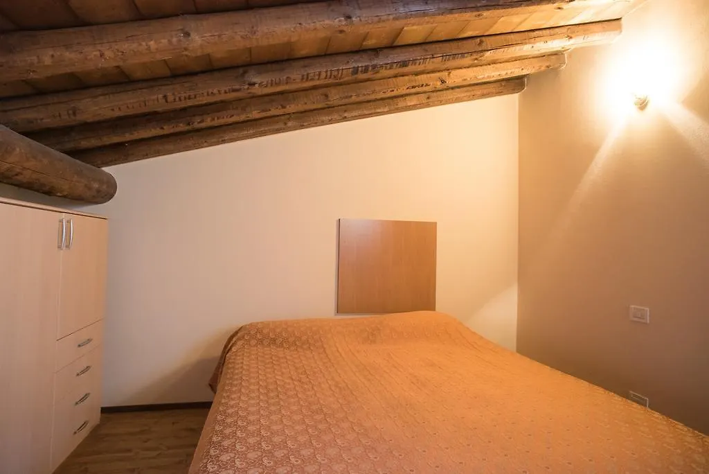 Farm stay Agriturismo Lupo Bianco Villa Monzambano Italy