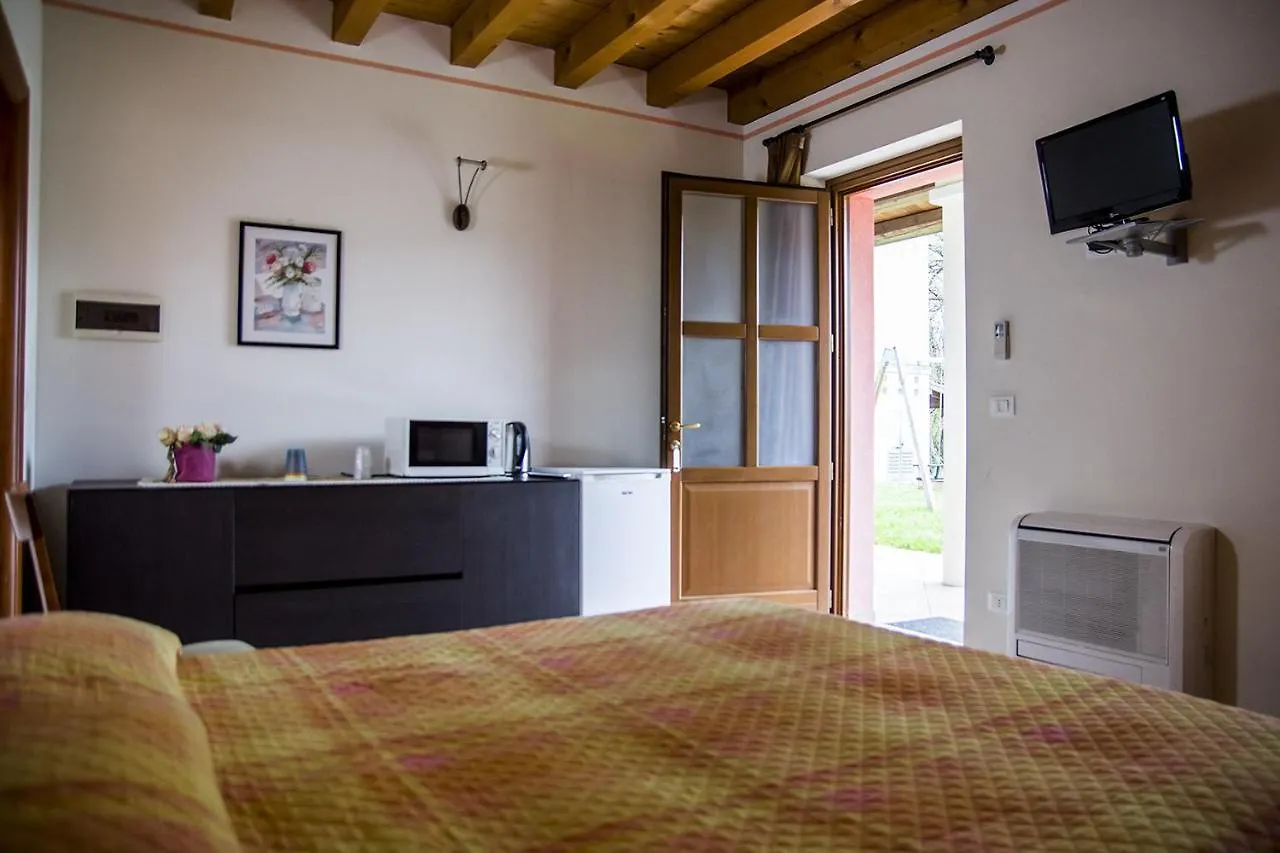 Farm stay Agriturismo Lupo Bianco Villa Monzambano
