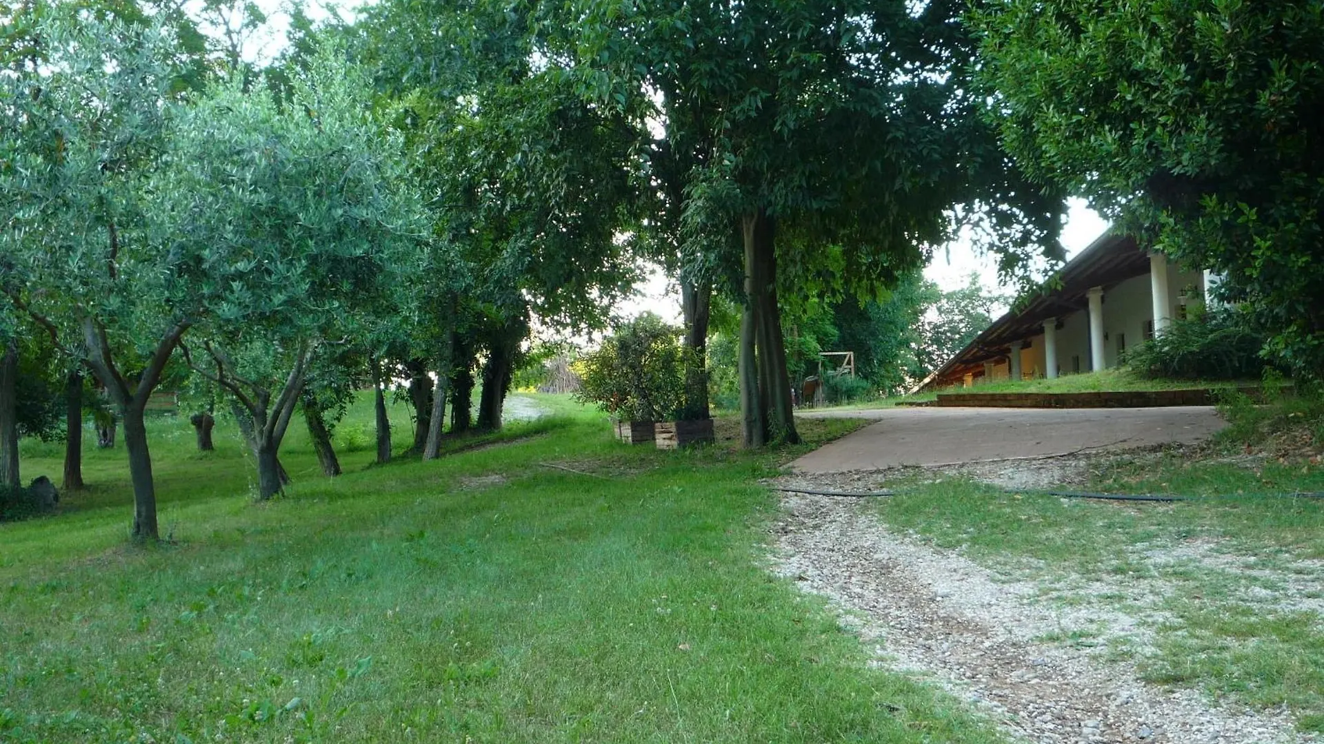 Agriturismo Lupo Bianco Monzambano 0*,