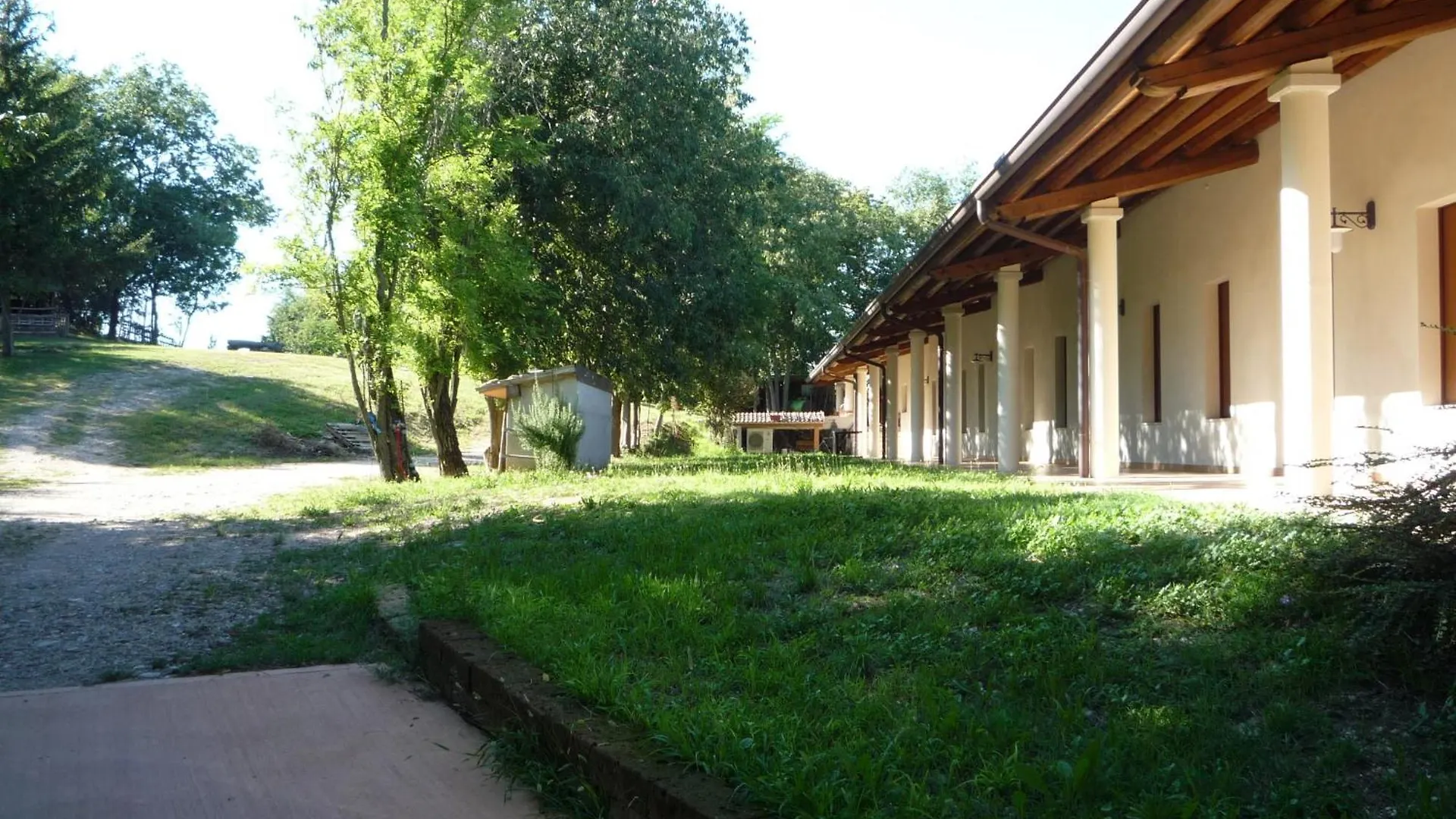 Agriturismo Lupo Bianco Monzambano Gospodarstwo agroturystyczne