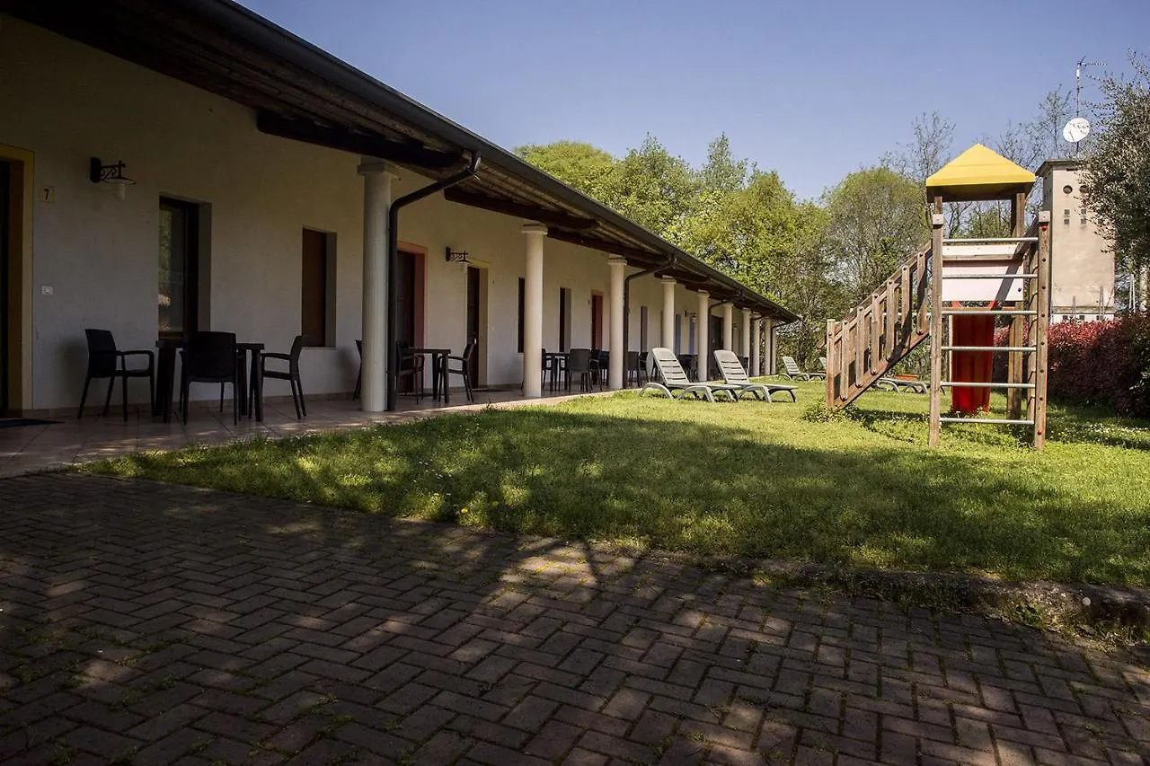 Gospodarstwo agroturystyczne Agriturismo Lupo Bianco Monzambano